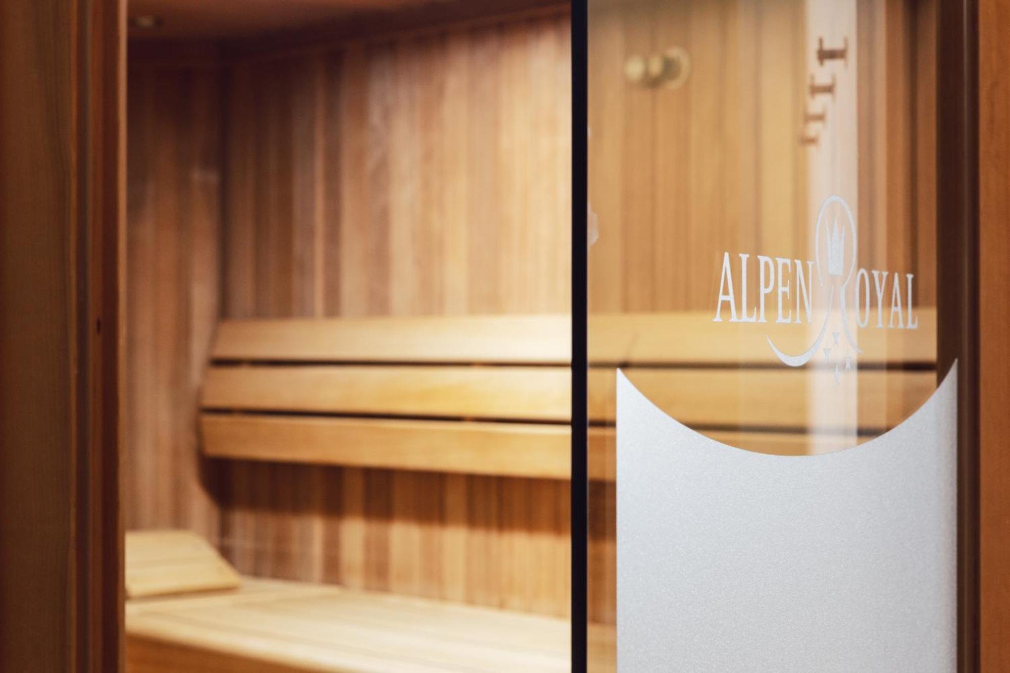 Hotel Alpen-Royal Jerzens Bagian luar foto