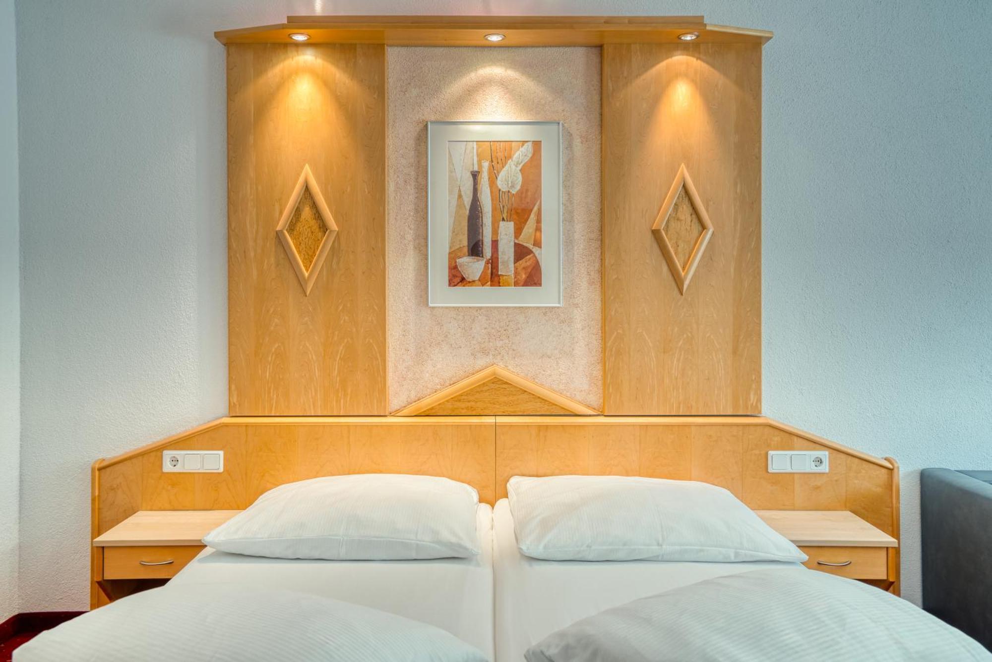 Hotel Alpen-Royal Jerzens Bagian luar foto