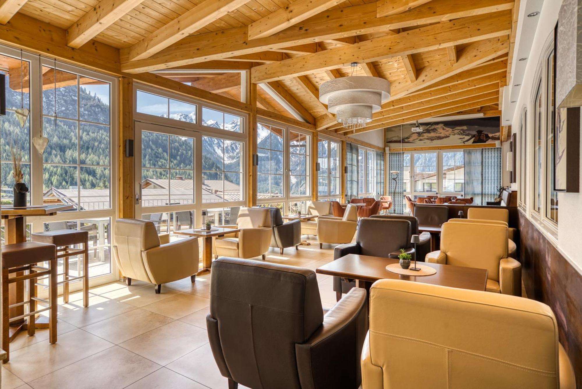 Hotel Alpen-Royal Jerzens Bagian luar foto