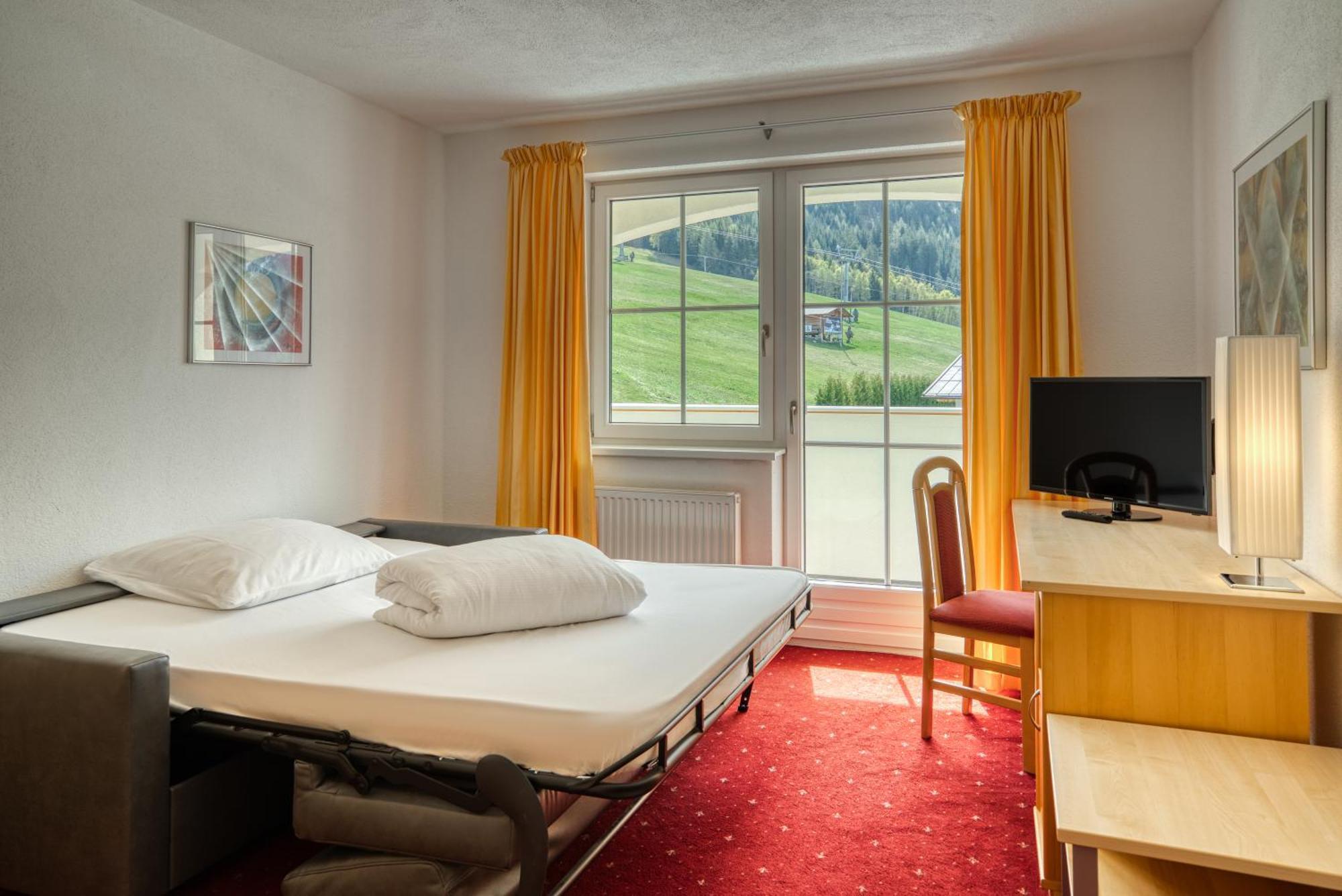 Hotel Alpen-Royal Jerzens Bagian luar foto