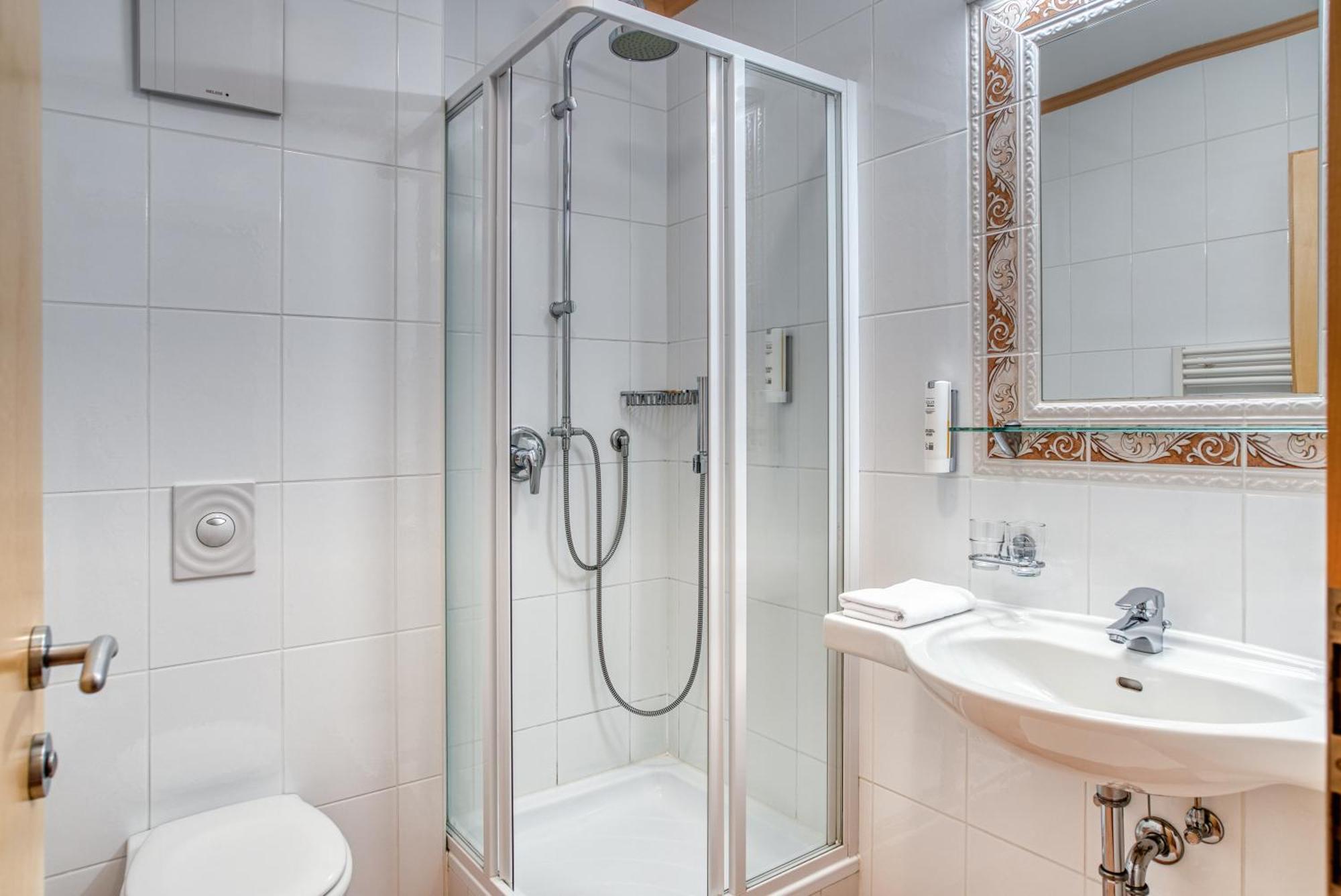 Hotel Alpen-Royal Jerzens Bagian luar foto