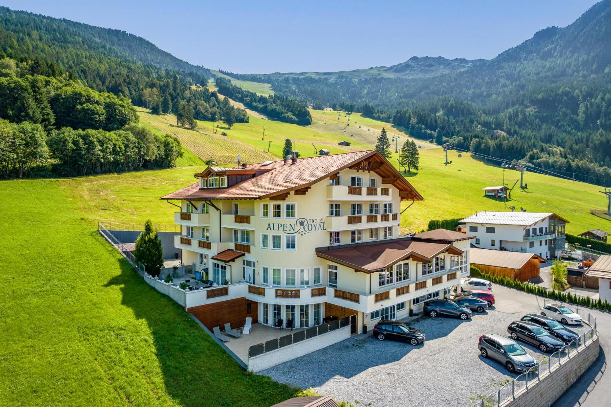 Hotel Alpen-Royal Jerzens Bagian luar foto