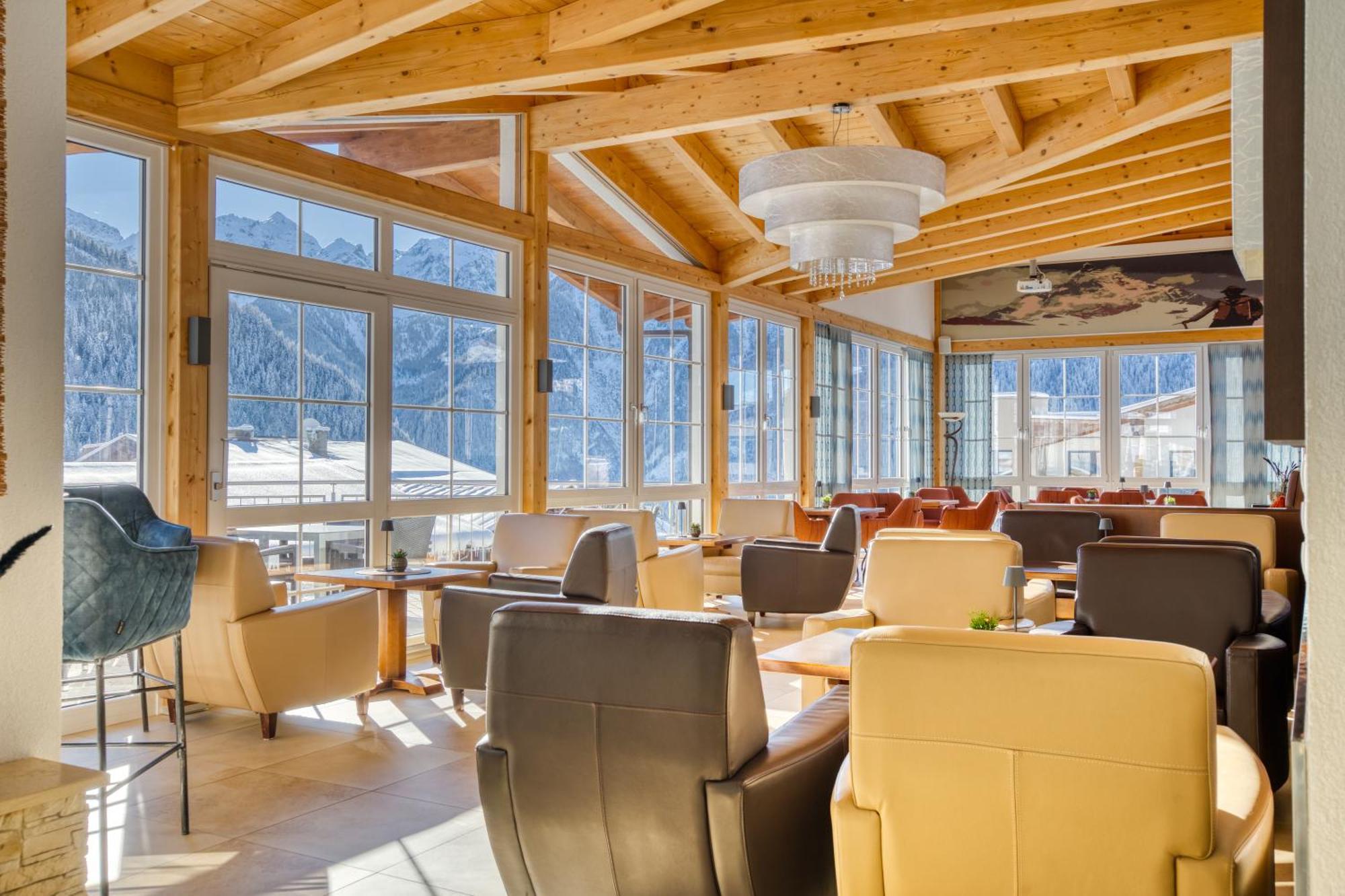 Hotel Alpen-Royal Jerzens Bagian luar foto