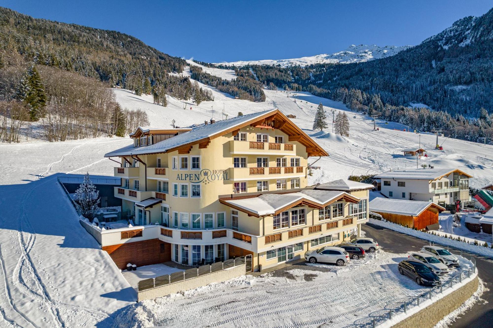 Hotel Alpen-Royal Jerzens Bagian luar foto
