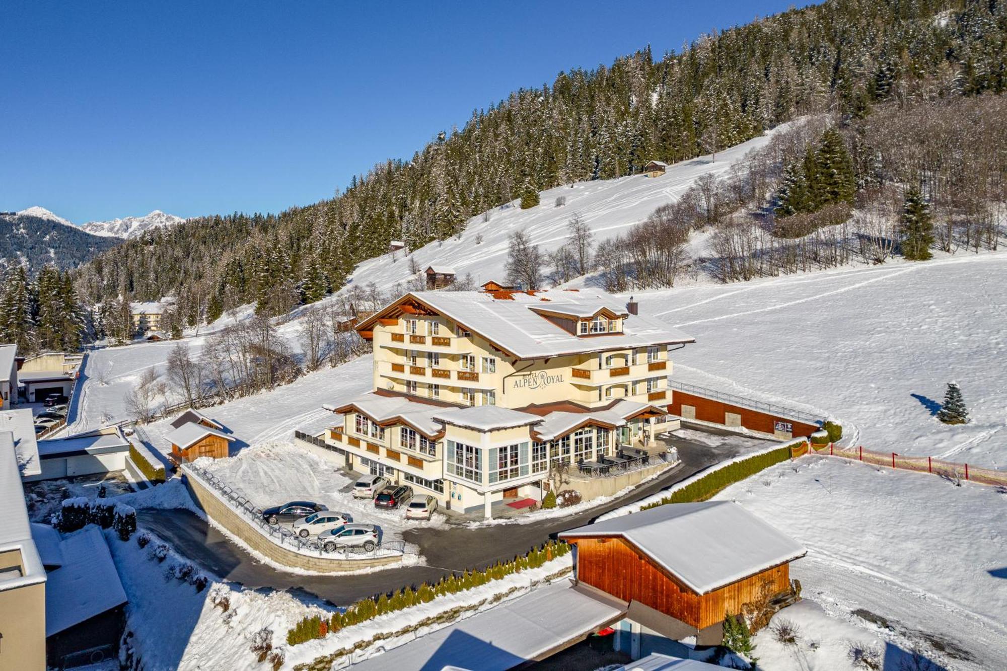 Hotel Alpen-Royal Jerzens Bagian luar foto