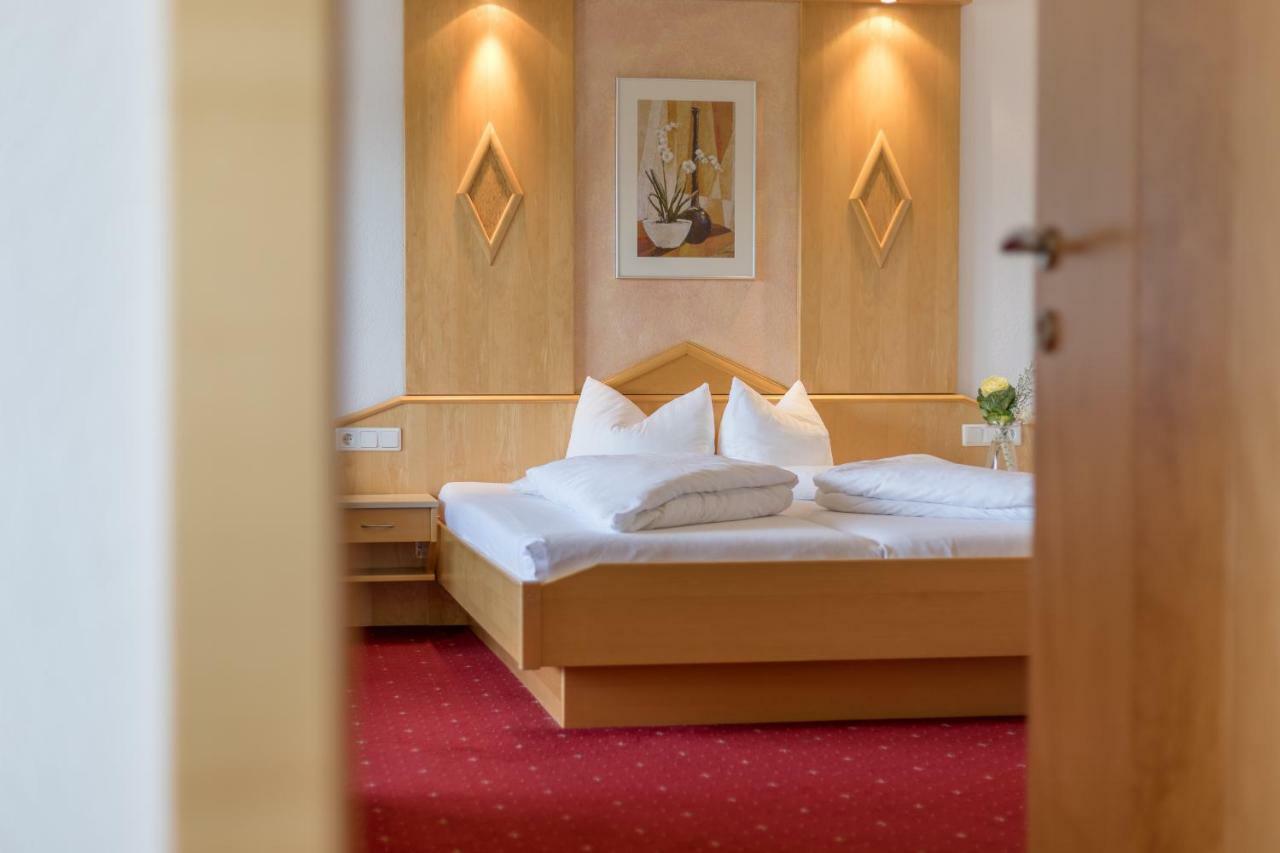 Hotel Alpen-Royal Jerzens Bagian luar foto